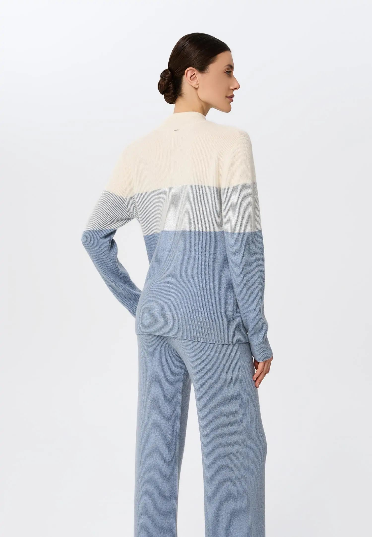 Свитер W25-00CH0918 Marc & André